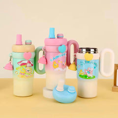Rainbow Sip Tumbler – 900ML | Cute Kawaii Style with Dual Lids & Handle 🌈🧸💧